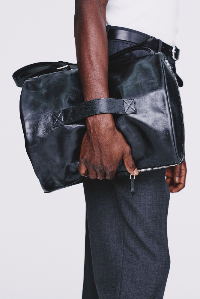 OIL PULL-UP LEATHER UTILITY BUCKET BAG